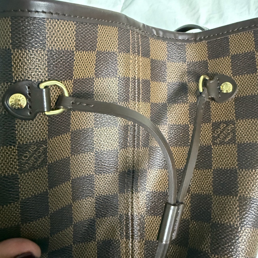 Louis Vuitton Neverfull MM - Picture 7 of 13